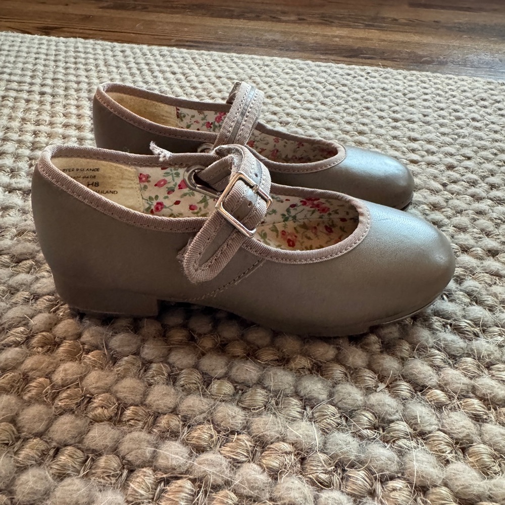 Capezio Tap Shoes in Tan 3800T